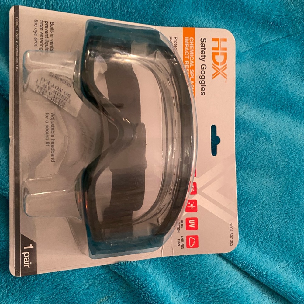 Safety goggles - Picture 2 of 3